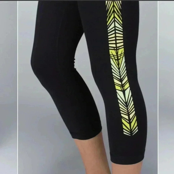 Lululemon wonder under crop - Picture 3 of 11